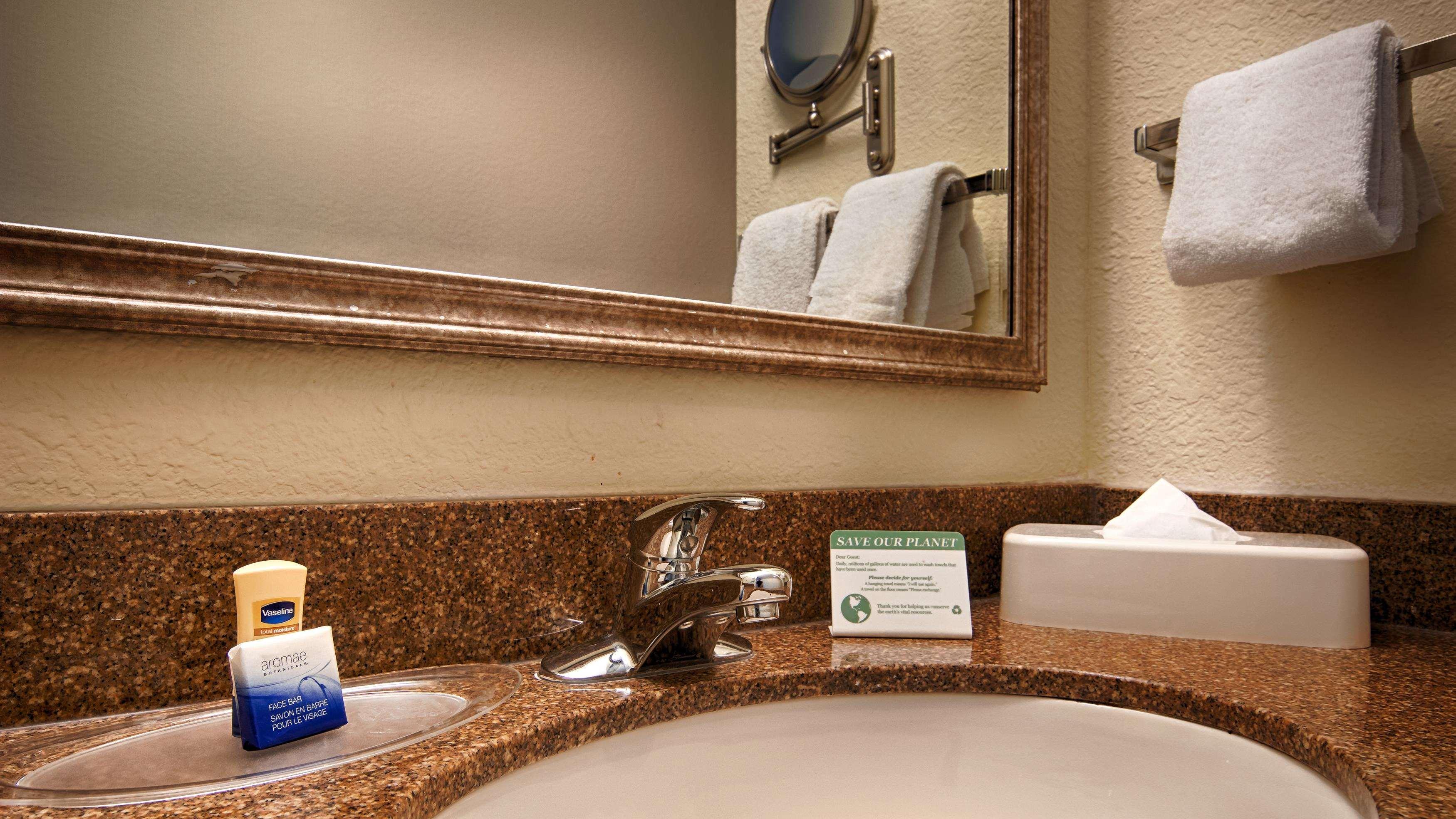 Best Western Plus Newport News Exteriör bild
