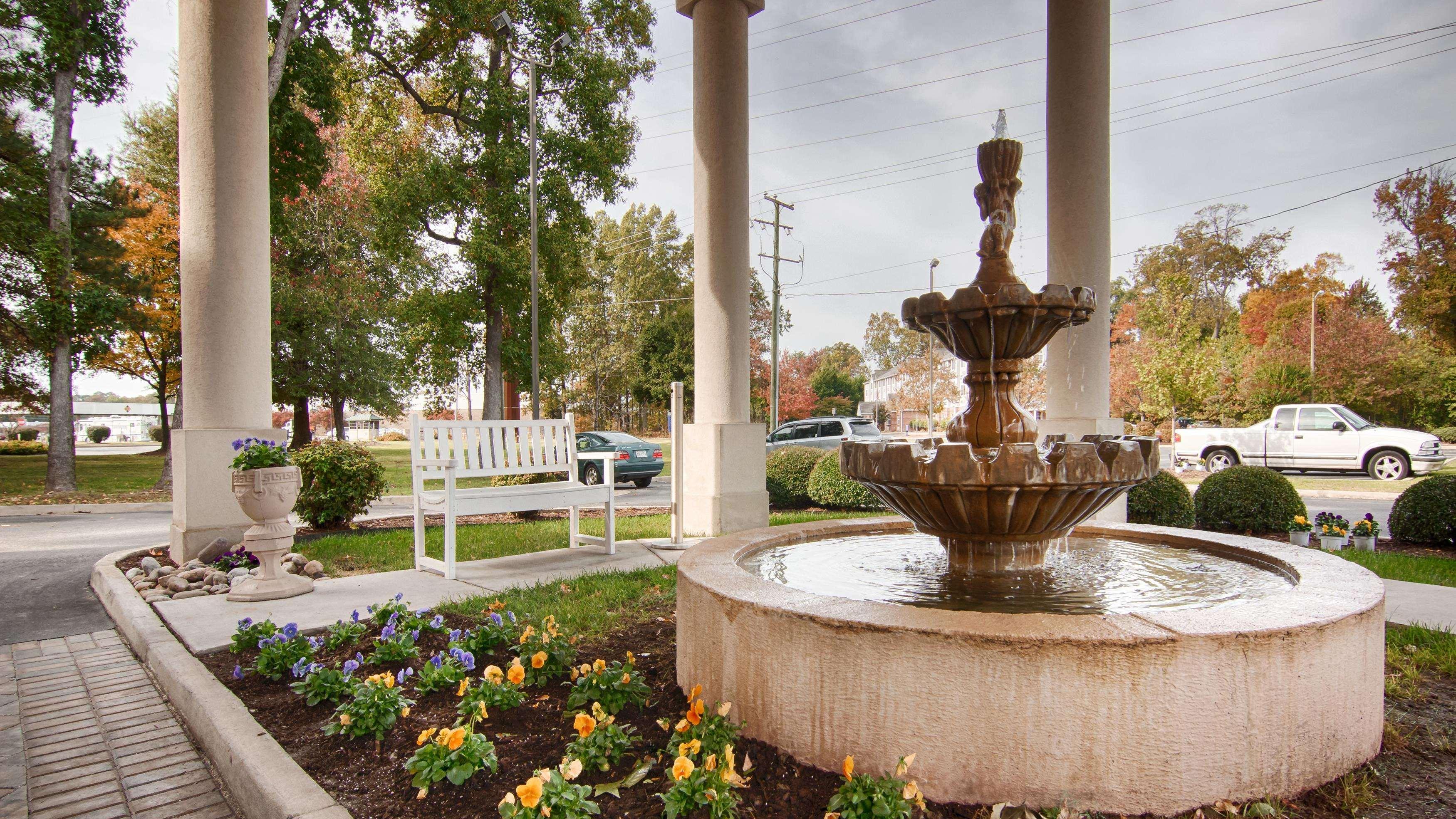 Best Western Plus Newport News Exteriör bild